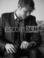 Thumb_2012.10.07-vlad-prague-gigolo-educated-straight-male-escort-2